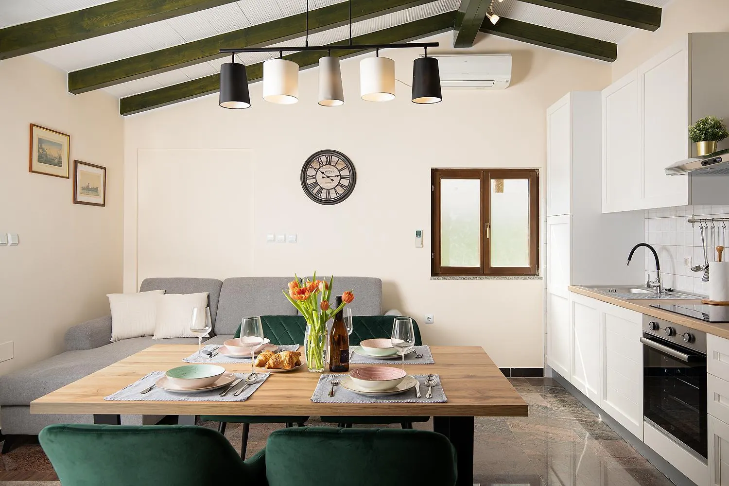 Modern Stone House With Flowers & Playground Medolino Appartamento